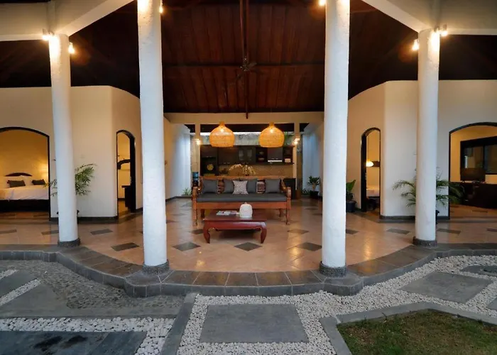 ヴィラ Singgah By Lensa Hospitality スミニャック